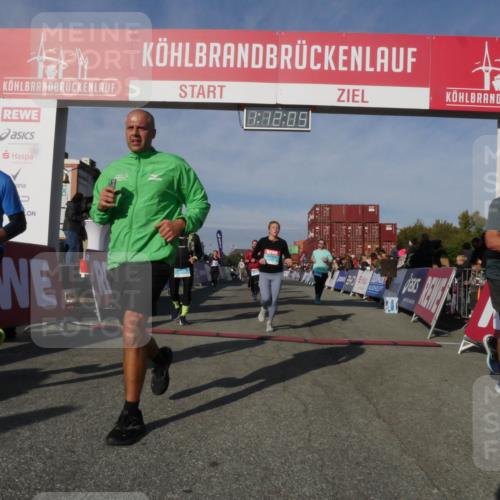 03.10.2025 - Köhlbrandbrückenlauf Matties Gatica Varas http://msf.ph/oto/9167938 03.10.2025 10:12:07 Ziel 1417, 1458, 1465, 1512, 1534, 1915, 1952, 2077, 2921, 3711, 3838 meine-sportfotos.de