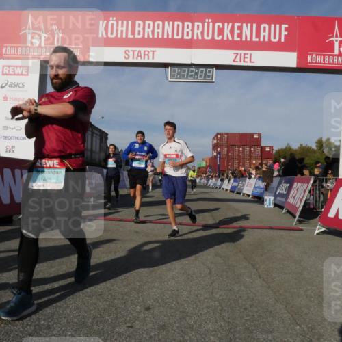 03.10.2025 - Köhlbrandbrückenlauf Matties Gatica Varas http://msf.ph/oto/9167946 03.10.2025 10:12:11 Ziel 1038, 1417, 1458, 1534, 1640, 1829, 1915, 3457, 3768, 3838 meine-sportfotos.de