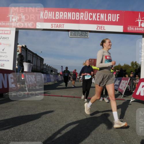 03.10.2025 - Köhlbrandbrückenlauf Matties Gatica Varas http://msf.ph/oto/9167954 03.10.2025 10:12:15 Ziel 1038, 1520, 1534, 1640, 1771, 1829, 1915, 2790, 2841, 3435, 3457, 3768 meine-sportfotos.de