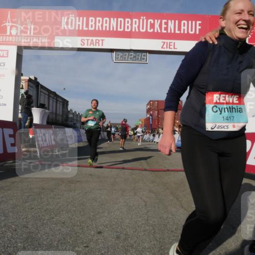 03.10.2025 - Köhlbrandbrückenlauf Matties Gatica Varas http://msf.ph/oto/9167957 03.10.2025 10:12:16 Ziel 1038, 1520, 1534, 1640, 1771, 1829, 2790, 2841, 2883, 3435, 3457, 3768 meine-sportfotos.de