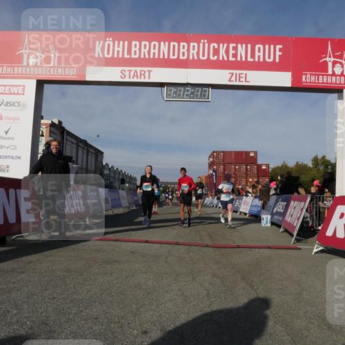 03.10.2025 - Köhlbrandbrückenlauf Matties Gatica Varas http://msf.ph/oto/9167963 03.10.2025 10:12:19 Ziel 1038, 1520, 1640, 1771, 1829, 2790, 2841, 2883, 3435, 3457, 3767, 3768 meine-sportfotos.de