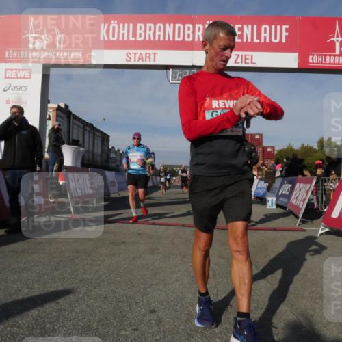 03.10.2025 - Köhlbrandbrückenlauf Matties Gatica Varas http://msf.ph/oto/9167970 03.10.2025 10:12:23 Ziel 1347, 1444, 1520, 1681, 1771, 2790, 2841, 2883, 3065, 3435, 3767 meine-sportfotos.de