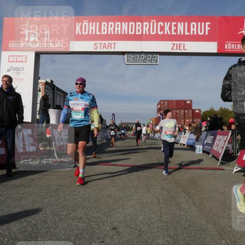 03.10.2025 - Köhlbrandbrückenlauf Matties Gatica Varas http://msf.ph/oto/9167973 03.10.2025 10:12:24 Ziel 1347, 1438, 1439, 1444, 1520, 1681, 1771, 2790, 2841, 2883, 3065, 3435, 3767 meine-sportfotos.de
