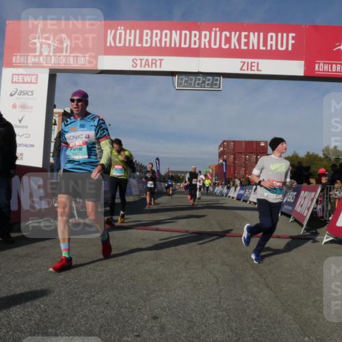 03.10.2025 - Köhlbrandbrückenlauf Matties Gatica Varas http://msf.ph/oto/9167974 03.10.2025 10:12:25 Ziel 1347, 1438, 1439, 1444, 1654, 1681, 1771, 2790, 2883, 3065, 3435, 3767 meine-sportfotos.de