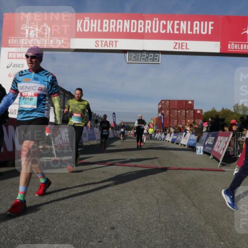 03.10.2025 - Köhlbrandbrückenlauf Matties Gatica Varas http://msf.ph/oto/9167975 03.10.2025 10:12:25 Ziel 1347, 1438, 1439, 1444, 1654, 1681, 1771, 2790, 2883, 3065, 3435, 3767 meine-sportfotos.de