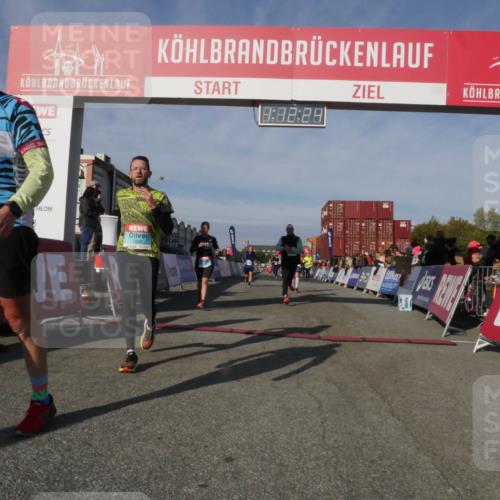03.10.2025 - Köhlbrandbrückenlauf Matties Gatica Varas http://msf.ph/oto/9167976 03.10.2025 10:12:25 Ziel 1347, 1438, 1439, 1444, 1654, 1681, 1771, 2790, 2883, 3065, 3435, 3767 meine-sportfotos.de