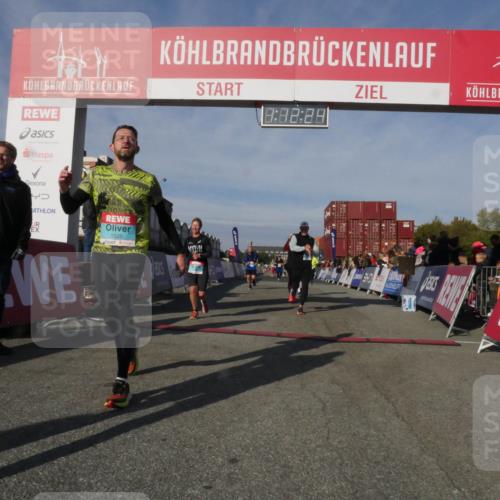 03.10.2025 - Köhlbrandbrückenlauf Matties Gatica Varas http://msf.ph/oto/9167977 03.10.2025 10:12:26 Ziel 1347, 1438, 1439, 1444, 1654, 1681, 1771, 2790, 2883, 3065, 3435, 3709, 3767 meine-sportfotos.de