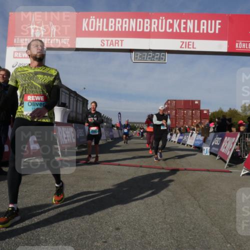 03.10.2025 - Köhlbrandbrückenlauf Matties Gatica Varas http://msf.ph/oto/9167978 03.10.2025 10:12:26 Ziel 1347, 1438, 1439, 1444, 1654, 1681, 1771, 2790, 2883, 3065, 3435, 3709, 3767 meine-sportfotos.de