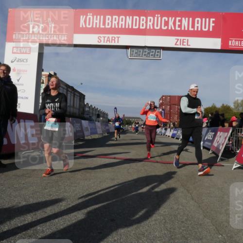 03.10.2025 - Köhlbrandbrückenlauf Matties Gatica Varas http://msf.ph/oto/9167980 03.10.2025 10:12:27 Ziel 1347, 1438, 1439, 1444, 1654, 1681, 2790, 2883, 3065, 3435, 3707, 3709, 3767 meine-sportfotos.de