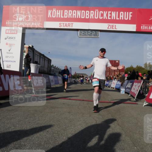 03.10.2025 - Köhlbrandbrückenlauf Matties Gatica Varas http://msf.ph/oto/9167984 03.10.2025 10:12:29 Ziel 1347, 1438, 1439, 1444, 1654, 1681, 3065, 3707, 3709, 3767 meine-sportfotos.de