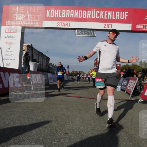 03.10.2025 - Köhlbrandbrückenlauf Matties Gatica Varas http://msf.ph/oto/9167985 03.10.2025 10:12:30 Ziel 1347, 1438, 1439, 1444, 1654, 1681, 2950, 3065, 3707, 3709, 3767 meine-sportfotos.de