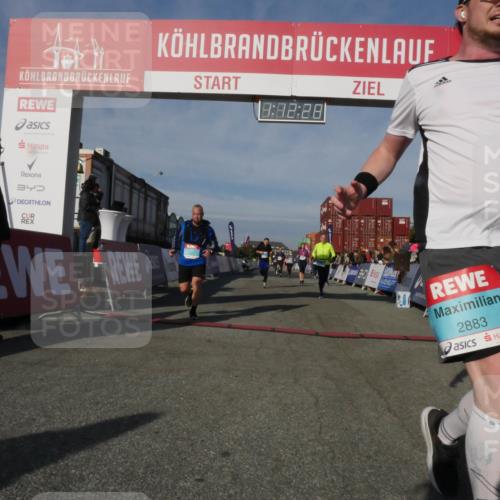 03.10.2025 - Köhlbrandbrückenlauf Matties Gatica Varas http://msf.ph/oto/9167986 03.10.2025 10:12:30 Ziel 1347, 1438, 1439, 1444, 1654, 1681, 2950, 3065, 3707, 3709, 3767 meine-sportfotos.de