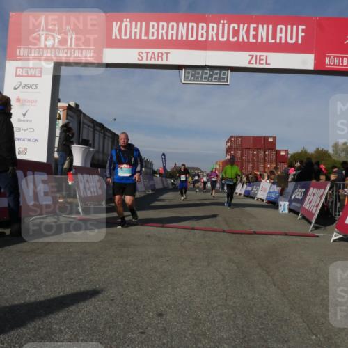 03.10.2025 - Köhlbrandbrückenlauf Matties Gatica Varas http://msf.ph/oto/9167987 03.10.2025 10:12:31 Ziel 1347, 1438, 1439, 1444, 1654, 1681, 2950, 3065, 3210, 3707, 3709 meine-sportfotos.de