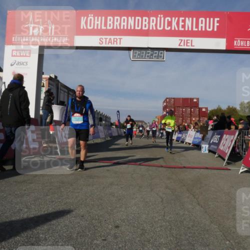 03.10.2025 - Köhlbrandbrückenlauf Matties Gatica Varas http://msf.ph/oto/9167988 03.10.2025 10:12:31 Ziel 1347, 1438, 1439, 1444, 1654, 1681, 2950, 3065, 3210, 3707, 3709 meine-sportfotos.de