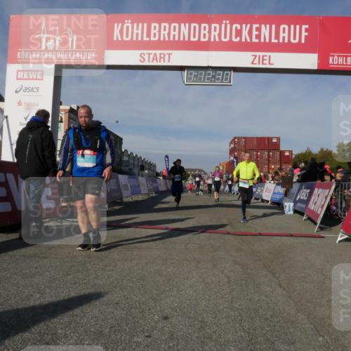03.10.2025 - Köhlbrandbrückenlauf Matties Gatica Varas http://msf.ph/oto/9167989 03.10.2025 10:12:32 Ziel 1347, 1438, 1439, 1444, 1654, 1681, 2950, 3065, 3210, 3707, 3709 meine-sportfotos.de