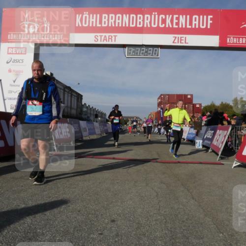 03.10.2025 - Köhlbrandbrückenlauf Matties Gatica Varas http://msf.ph/oto/9167990 03.10.2025 10:12:32 Ziel 1347, 1438, 1439, 1444, 1654, 1681, 2950, 3065, 3210, 3707, 3709 meine-sportfotos.de