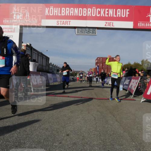03.10.2025 - Köhlbrandbrückenlauf Matties Gatica Varas http://msf.ph/oto/9167991 03.10.2025 10:12:33 Ziel 1438, 1439, 1444, 1654, 1681, 1806, 2950, 3065, 3210, 3707, 3709 meine-sportfotos.de