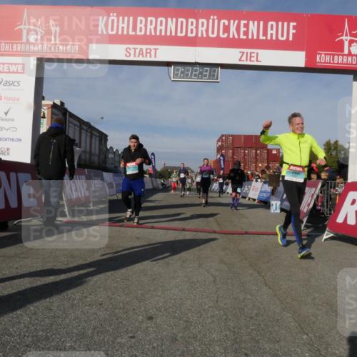 03.10.2025 - Köhlbrandbrückenlauf Matties Gatica Varas http://msf.ph/oto/9167992 03.10.2025 10:12:33 Ziel 1438, 1439, 1444, 1654, 1681, 1806, 2950, 3065, 3210, 3707, 3709 meine-sportfotos.de