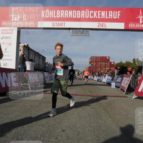 03.10.2025 - Köhlbrandbrückenlauf Matties Gatica Varas http://msf.ph/oto/9168007 03.10.2025 10:12:40 Ziel 1362, 1487, 1662, 1806, 1865, 2098, 2950, 3210, 3315, 3781 meine-sportfotos.de