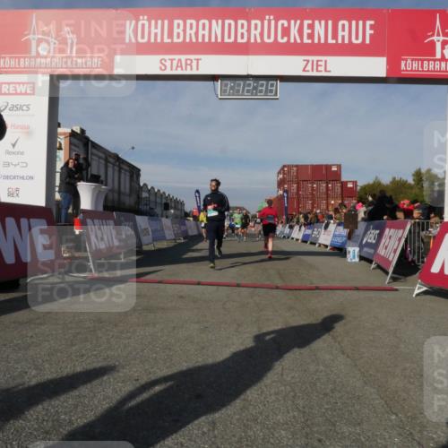 03.10.2025 - Köhlbrandbrückenlauf Matties Gatica Varas http://msf.ph/oto/9168009 03.10.2025 10:12:41 Ziel 1259, 1362, 1487, 1662, 1806, 1865, 2098, 2950, 3210, 3315, 3643, 3781 meine-sportfotos.de