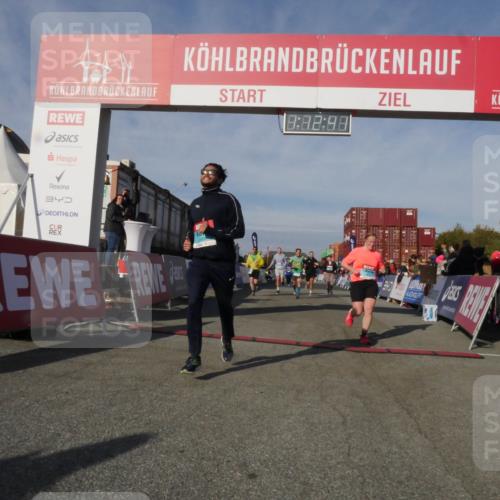 03.10.2025 - Köhlbrandbrückenlauf Matties Gatica Varas http://msf.ph/oto/9168011 03.10.2025 10:12:43 Ziel 1259, 1362, 1487, 1662, 1806, 1865, 1877, 1909, 2098, 3210, 3315, 3643, 3781 meine-sportfotos.de