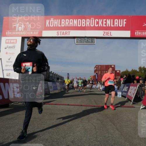 03.10.2025 - Köhlbrandbrückenlauf Matties Gatica Varas http://msf.ph/oto/9168012 03.10.2025 10:12:43 Ziel 1259, 1362, 1487, 1662, 1806, 1865, 1877, 1909, 2098, 3210, 3315, 3643, 3781 meine-sportfotos.de