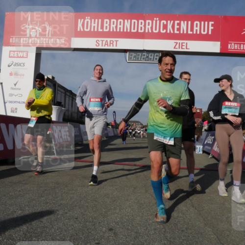 03.10.2025 - Köhlbrandbrückenlauf Matties Gatica Varas http://msf.ph/oto/9168022 03.10.2025 10:12:48 Ziel 1259, 1392, 1491, 1535, 1865, 1877, 1909, 1933, 2098, 3643 meine-sportfotos.de
