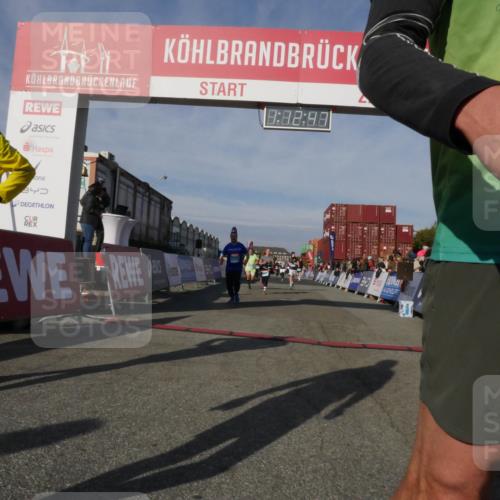 03.10.2025 - Köhlbrandbrückenlauf Matties Gatica Varas http://msf.ph/oto/9168025 03.10.2025 10:12:49 Ziel 1259, 1387, 1392, 1491, 1535, 1865, 1877, 1909, 1933, 2098, 3643 meine-sportfotos.de