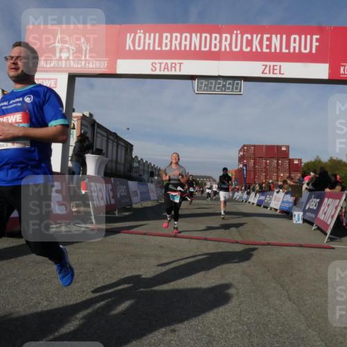 03.10.2025 - Köhlbrandbrückenlauf Matties Gatica Varas http://msf.ph/oto/9168031 03.10.2025 10:12:52 Ziel 1259, 1387, 1392, 1469, 1491, 1535, 1877, 1909, 1933, 2098, 3075, 3643, 3648 meine-sportfotos.de