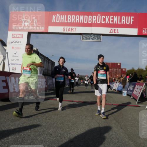 03.10.2025 - Köhlbrandbrückenlauf Matties Gatica Varas http://msf.ph/oto/9168036 03.10.2025 10:12:55 Ziel 1387, 1392, 1469, 1491, 1535, 1877, 1933, 2799, 3075, 3381, 3648, 3680 meine-sportfotos.de