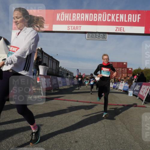 03.10.2025 - Köhlbrandbrückenlauf Matties Gatica Varas http://msf.ph/oto/9168053 03.10.2025 10:13:03 Ziel 1015, 1331, 1469, 1521, 1603, 1632, 1685, 2006, 2686, 2799, 3075, 3166, 3381, 3395, 3549, 3550, 3615, 3680, 3723 meine-sportfotos.de