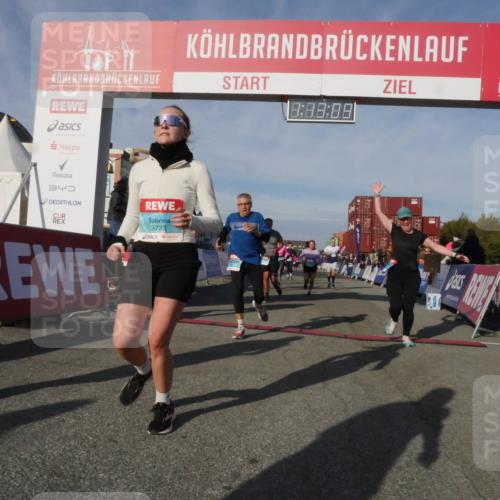 03.10.2025 - Köhlbrandbrückenlauf Matties Gatica Varas http://msf.ph/oto/9168070 03.10.2025 10:13:11 Ziel 1015, 1327, 1470, 1521, 1603, 2006, 2686, 3146, 3157, 3166, 3375, 3395, 3549, 3550, 3691, 3798 meine-sportfotos.de