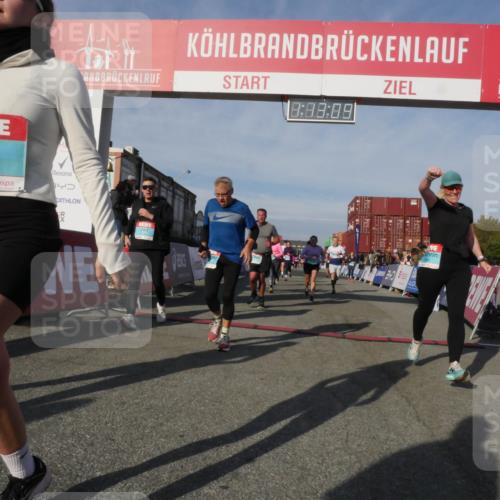 03.10.2025 - Köhlbrandbrückenlauf Matties Gatica Varas http://msf.ph/oto/9168071 03.10.2025 10:13:11 Ziel 1015, 1327, 1470, 1521, 1603, 2006, 2686, 3146, 3157, 3166, 3375, 3395, 3549, 3550, 3691, 3798 meine-sportfotos.de
