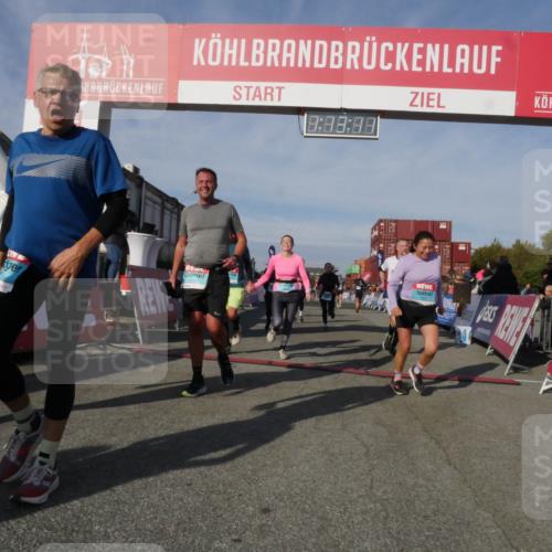03.10.2025 - Köhlbrandbrückenlauf Matties Gatica Varas http://msf.ph/oto/9168075 03.10.2025 10:13:13 Ziel 1327, 1470, 1521, 1603, 2686, 3146, 3157, 3166, 3186, 3197, 3375, 3549, 3550, 3691, 3798 meine-sportfotos.de