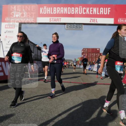 03.10.2025 - Köhlbrandbrückenlauf Matties Gatica Varas http://msf.ph/oto/9168083 03.10.2025 10:13:17 Ziel 1327, 1388, 1621, 3146, 3157, 3186, 3197, 3375, 3601, 3691, 3798 meine-sportfotos.de