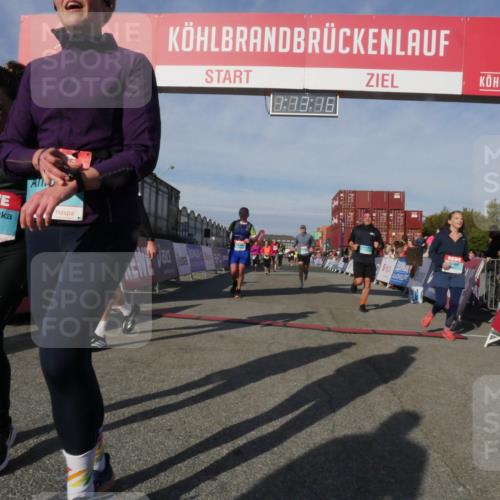03.10.2025 - Köhlbrandbrückenlauf Matties Gatica Varas http://msf.ph/oto/9168085 03.10.2025 10:13:18 Ziel 1327, 1388, 1621, 3146, 3186, 3197, 3375, 3601, 3691, 3798 meine-sportfotos.de