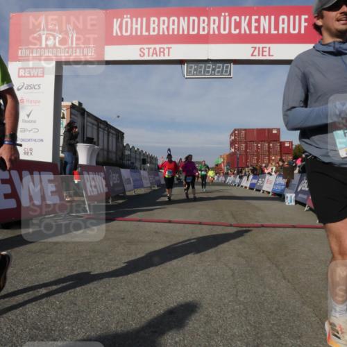 03.10.2025 - Köhlbrandbrückenlauf Matties Gatica Varas http://msf.ph/oto/9168093 03.10.2025 10:13:22 Ziel 1227, 1260, 1388, 1621, 2687, 3186, 3197, 3601, 3798 meine-sportfotos.de