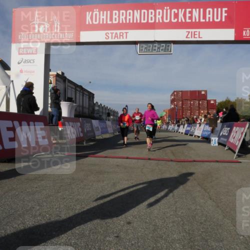 03.10.2025 - Köhlbrandbrückenlauf Matties Gatica Varas http://msf.ph/oto/9168095 03.10.2025 10:13:23 Ziel 1227, 1260, 1388, 1621, 2209, 2687, 3186, 3197, 3601, 3798 meine-sportfotos.de