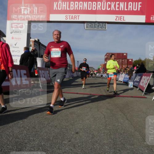03.10.2025 - Köhlbrandbrückenlauf Matties Gatica Varas http://msf.ph/oto/9168105 03.10.2025 10:13:28 Ziel 1181, 1191, 1227, 1260, 1611, 1621, 2209, 2687, 3371, 3473 meine-sportfotos.de