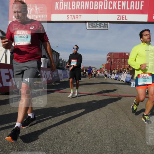 03.10.2025 - Köhlbrandbrückenlauf Matties Gatica Varas http://msf.ph/oto/9168107 03.10.2025 10:13:28 Ziel 1181, 1191, 1227, 1260, 1611, 1621, 2209, 2687, 3371, 3473 meine-sportfotos.de