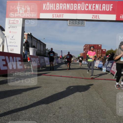 03.10.2025 - Köhlbrandbrückenlauf Matties Gatica Varas http://msf.ph/oto/9168120 03.10.2025 10:13:35 Ziel 1181, 1191, 1611, 1891, 2209, 3371, 3473 meine-sportfotos.de