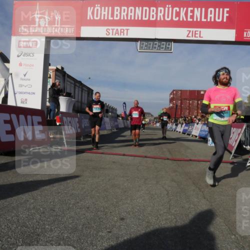03.10.2025 - Köhlbrandbrückenlauf Matties Gatica Varas http://msf.ph/oto/9168122 03.10.2025 10:13:35 Ziel 1181, 1191, 1611, 1891, 2209, 3371, 3473 meine-sportfotos.de