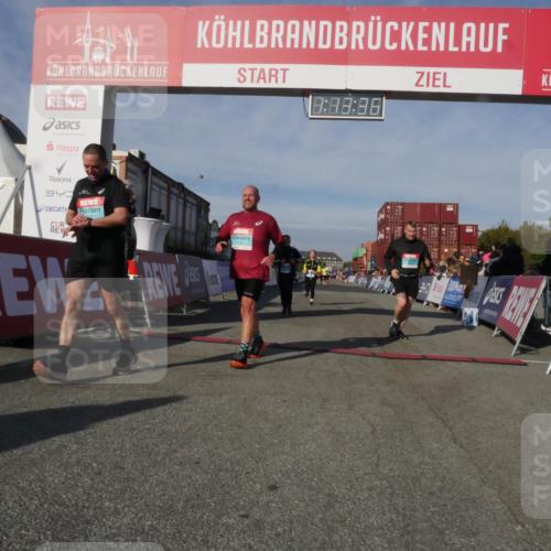 03.10.2025 - Köhlbrandbrückenlauf Matties Gatica Varas http://msf.ph/oto/9168126 03.10.2025 10:13:37 Ziel 1611, 1891, 2110, 3134, 3371, 3473 meine-sportfotos.de