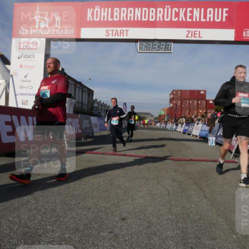 03.10.2025 - Köhlbrandbrückenlauf Matties Gatica Varas http://msf.ph/oto/9168129 03.10.2025 10:13:39 Ziel 1611, 1891, 2110, 3134, 3371 meine-sportfotos.de