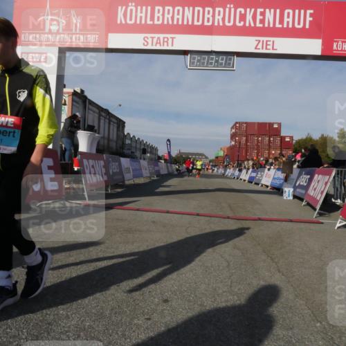 03.10.2025 - Köhlbrandbrückenlauf Matties Gatica Varas http://msf.ph/oto/9168137 03.10.2025 10:13:43 Ziel 1296, 1891, 2110, 2126, 2144, 2171, 3134 meine-sportfotos.de