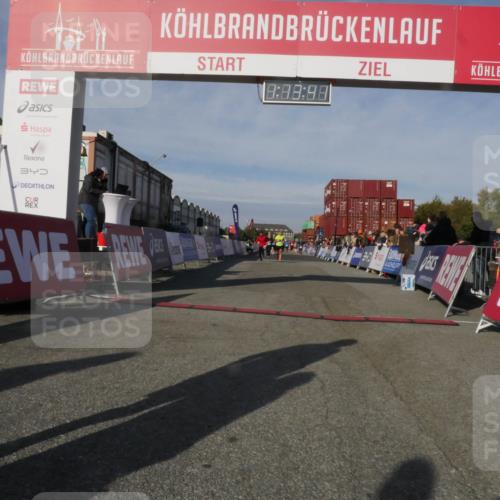 03.10.2025 - Köhlbrandbrückenlauf Matties Gatica Varas http://msf.ph/oto/9168138 03.10.2025 10:13:43 Ziel 1296, 1891, 2110, 2126, 2144, 2171, 3134 meine-sportfotos.de