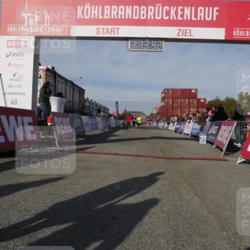 03.10.2025 - Köhlbrandbrückenlauf Matties Gatica Varas http://msf.ph/oto/9168139 03.10.2025 10:13:44 Ziel 1296, 1891, 2110, 2126, 2144, 2171, 3057, 3134 meine-sportfotos.de