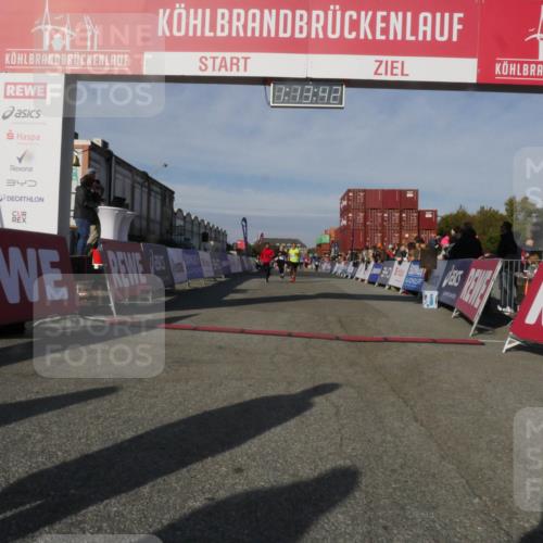 03.10.2025 - Köhlbrandbrückenlauf Matties Gatica Varas http://msf.ph/oto/9168140 03.10.2025 10:13:44 Ziel 1296, 1891, 2110, 2126, 2144, 2171, 3057, 3134 meine-sportfotos.de