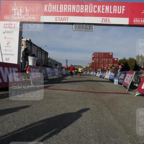 03.10.2025 - Köhlbrandbrückenlauf Matties Gatica Varas http://msf.ph/oto/9168141 03.10.2025 10:13:45 Ziel 1296, 1770, 1891, 2110, 2126, 2144, 2171, 2246, 3057, 3134 meine-sportfotos.de