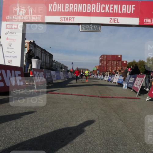03.10.2025 - Köhlbrandbrückenlauf Matties Gatica Varas http://msf.ph/oto/9168142 03.10.2025 10:13:45 Ziel 1296, 1770, 1891, 2110, 2126, 2144, 2171, 2246, 3057, 3134 meine-sportfotos.de